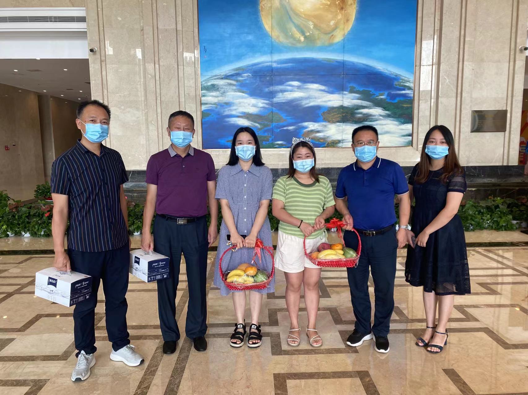 院领导慰问支援人员3.jpg
